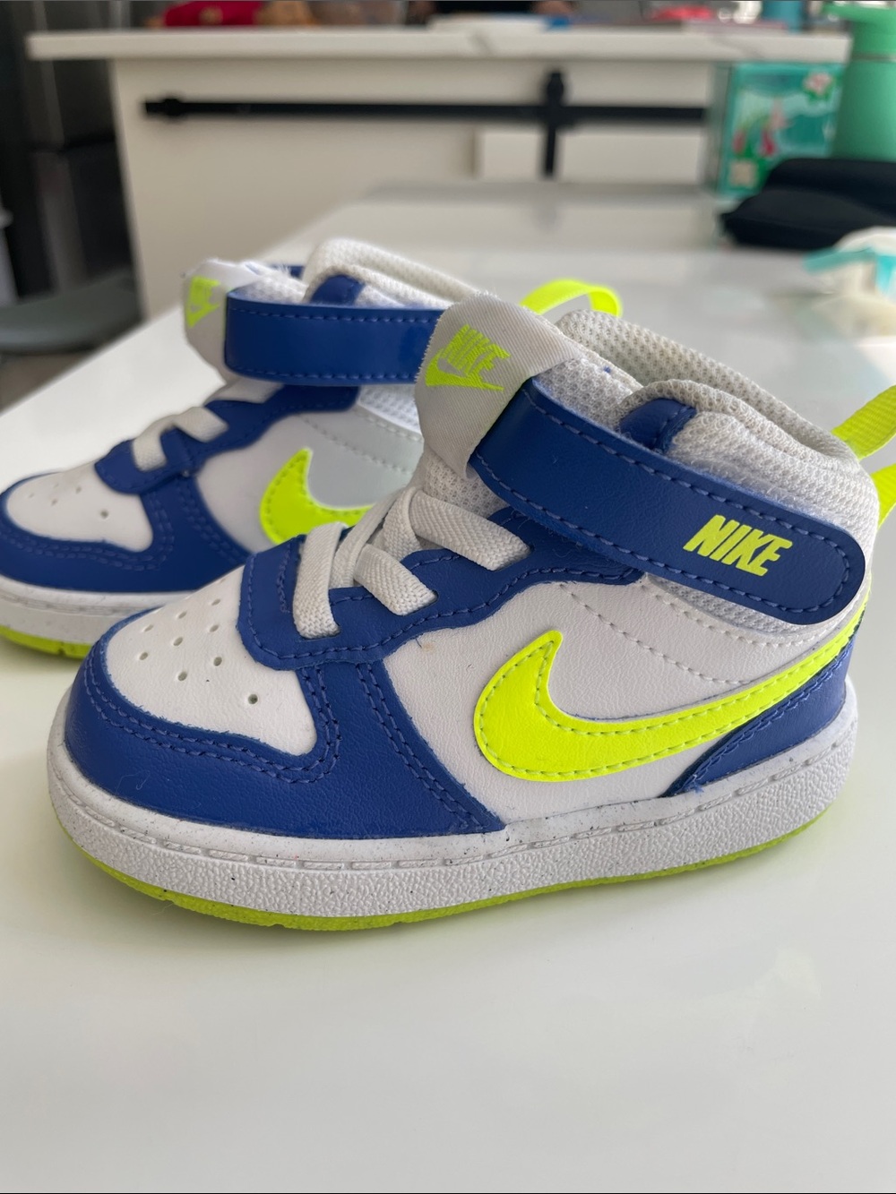 Nike baby High-Top Sneakers in White, Blue & Neon Yellow size 5c